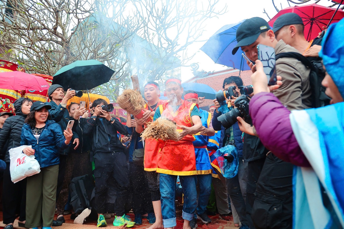 Thi thổi cơm làng Thị Cấm: Nét hội độc đáo ngày xuân ở Hà Nội- Ảnh 6. Thi thổi cơm làng Thị Cấm: Nét hội độc đáo ngày xuân ở Hà Nội- Ảnh 6.