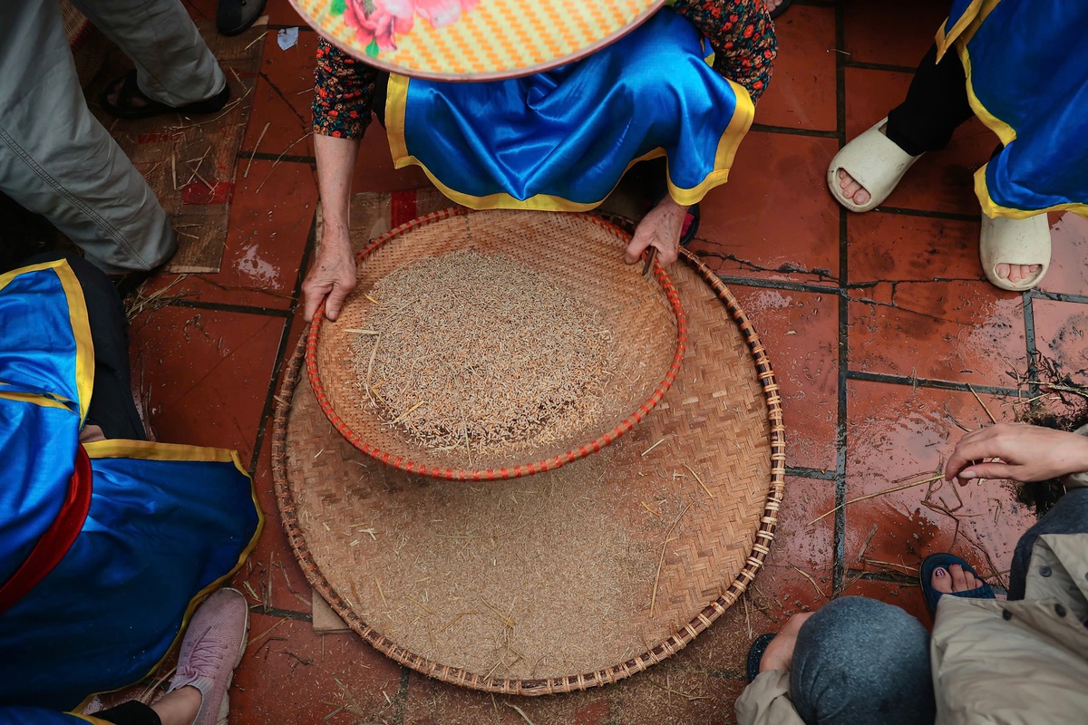 Thi thổi cơm làng Thị Cấm: Nét hội độc đáo ngày xuân ở Hà Nội- Ảnh 5. Thi thổi cơm làng Thị Cấm: Nét hội độc đáo ngày xuân ở Hà Nội- Ảnh 5.