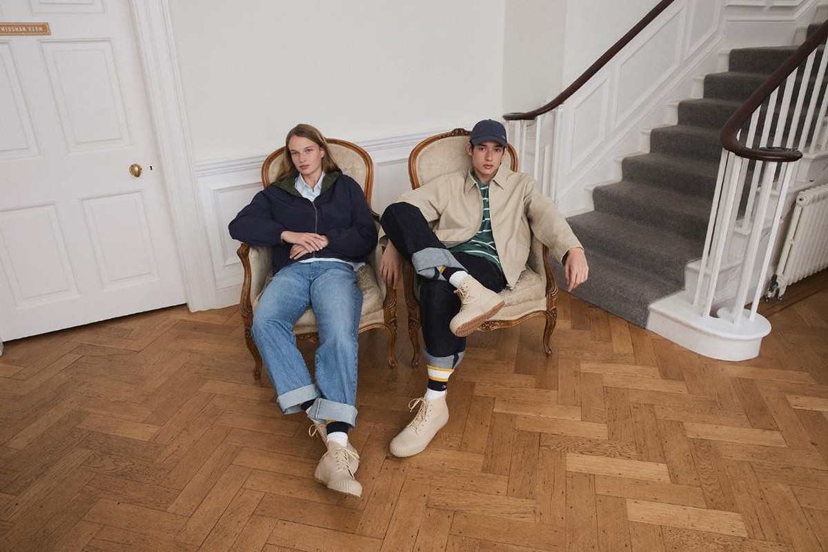 Phong cách preppy nhẹ nhàng trong BST UNIQLO and JW Anderson Xuân/Hè 2026- Ảnh 1. Phong cách preppy nhẹ nhàng trong BST UNIQLO and JW Anderson Xuân/Hè 2026- Ảnh 1.