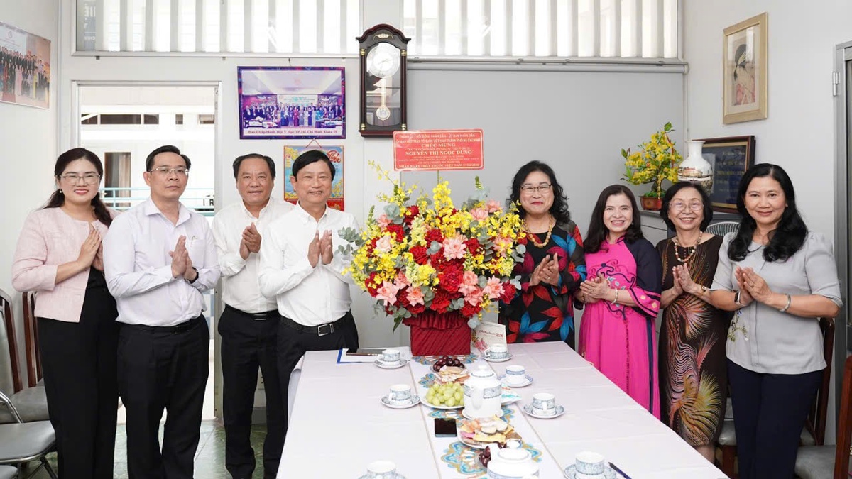 Các nữ trí thức đầu ngành Tai Mũi Họng góp phần xây dựng nên thương hiệu y tế TPHCM- Ảnh 1. Các nữ trí thức đầu ngành Tai Mũi Họng góp phần xây dựng nên thương hiệu y tế TPHCM- Ảnh 1.