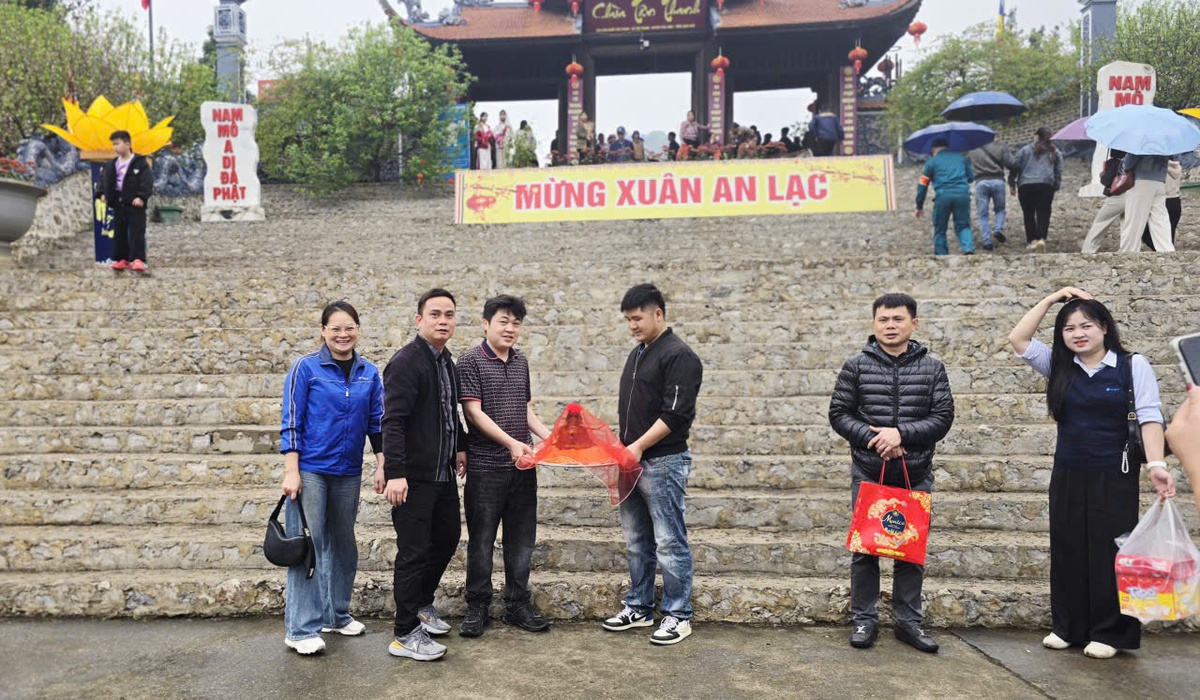 Hàng nghìn người về biên giới Lạng Sơn dự lễ hội chùa Tân Thanh- Ảnh 2. Hàng nghìn người về biên giới Lạng Sơn dự lễ hội chùa Tân Thanh- Ảnh 2.