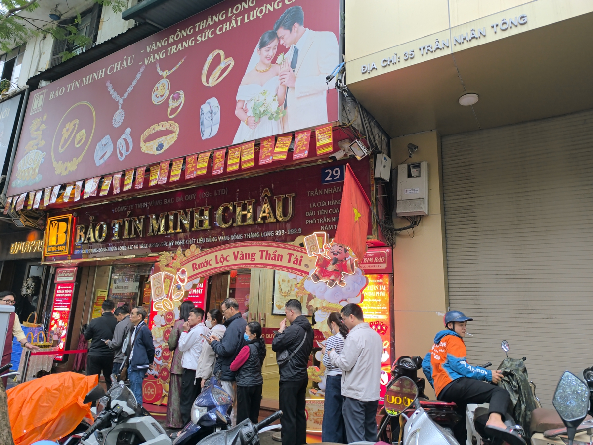 Bảo Tín Minh Châu mở cửa trở lại, người mua vẫn thấp thỏm- Ảnh 2.