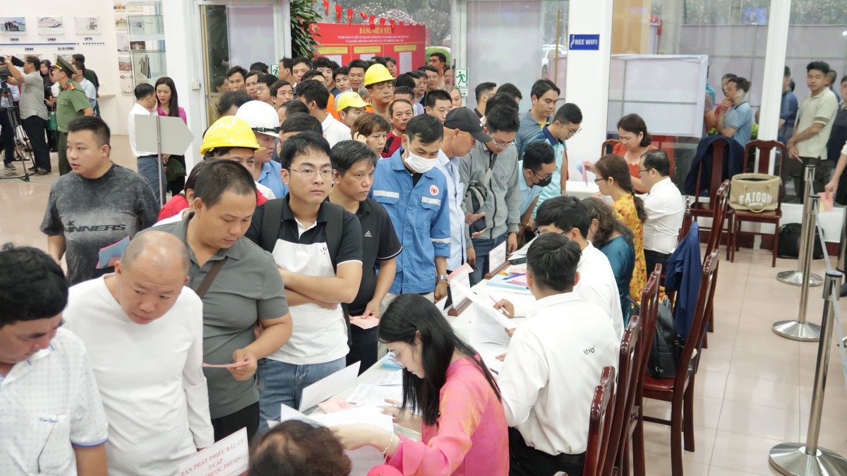 TPHCM: Cử tri gửi gắm niềm tin trong ngày bầu cử sớm- Ảnh 7.