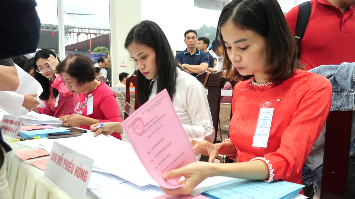 TPHCM: Cử tri gửi gắm niềm tin trong ngày bầu cử sớm- Ảnh 6.