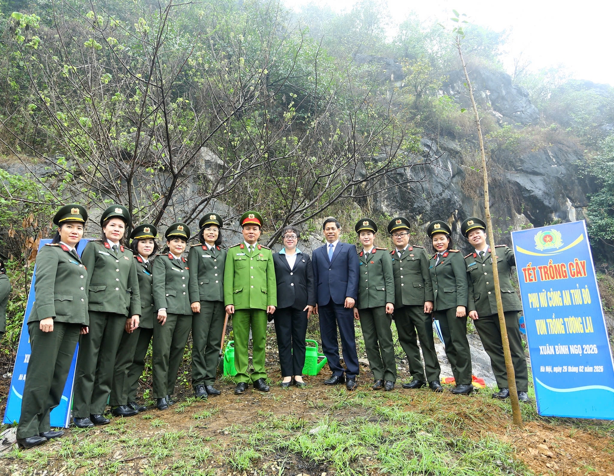 Phát động "Tết trồng cây - Phụ nữ Công an Thủ đô vun trồng tương lai"- Ảnh 5.
