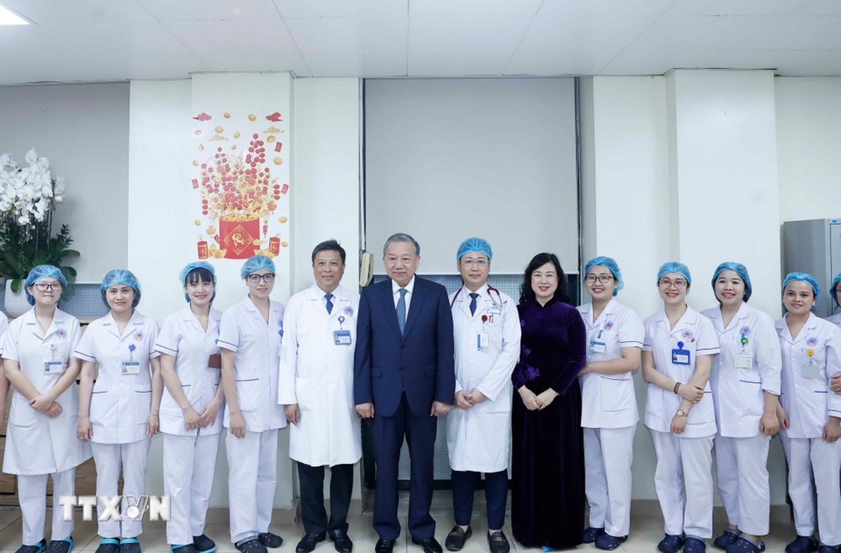 Tổng Bí thư Tô Lâm cùng cán bộ, Bác sĩ, nhân viên y tế Bệnh viện Hữu Nghị