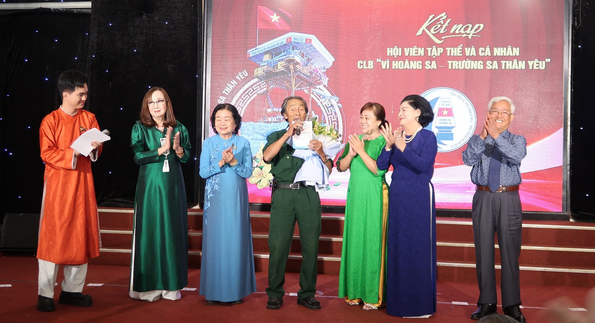 Lắng đọng ân tình trong buổi họp mặt CLB "Vì Hoàng Sa - Trường Sa thân yêu"- Ảnh 1.