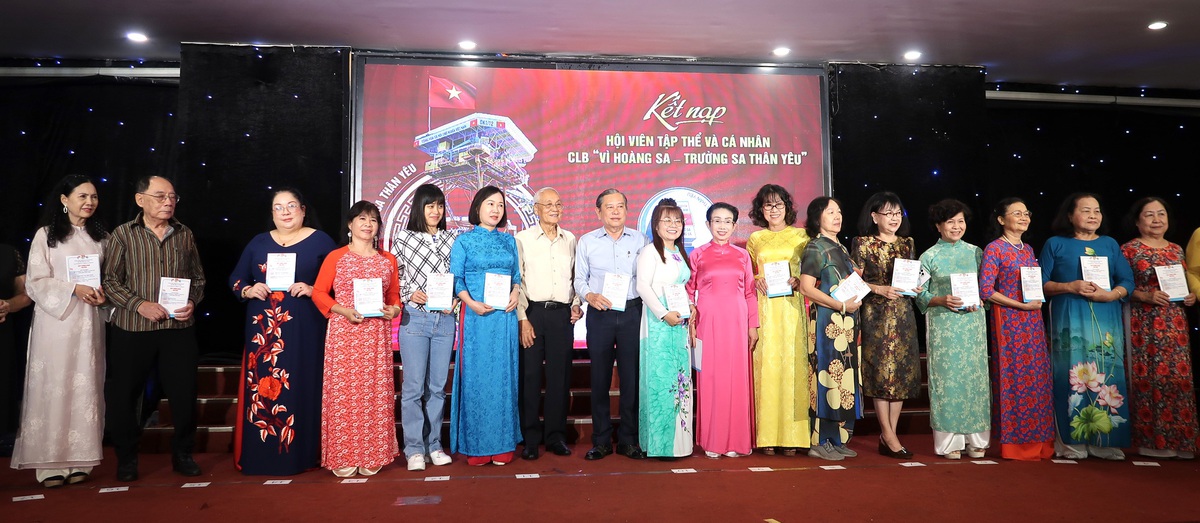 Lắng đọng ân tình trong buổi họp mặt CLB "Vì Hoàng Sa - Trường Sa thân yêu"- Ảnh 3.
