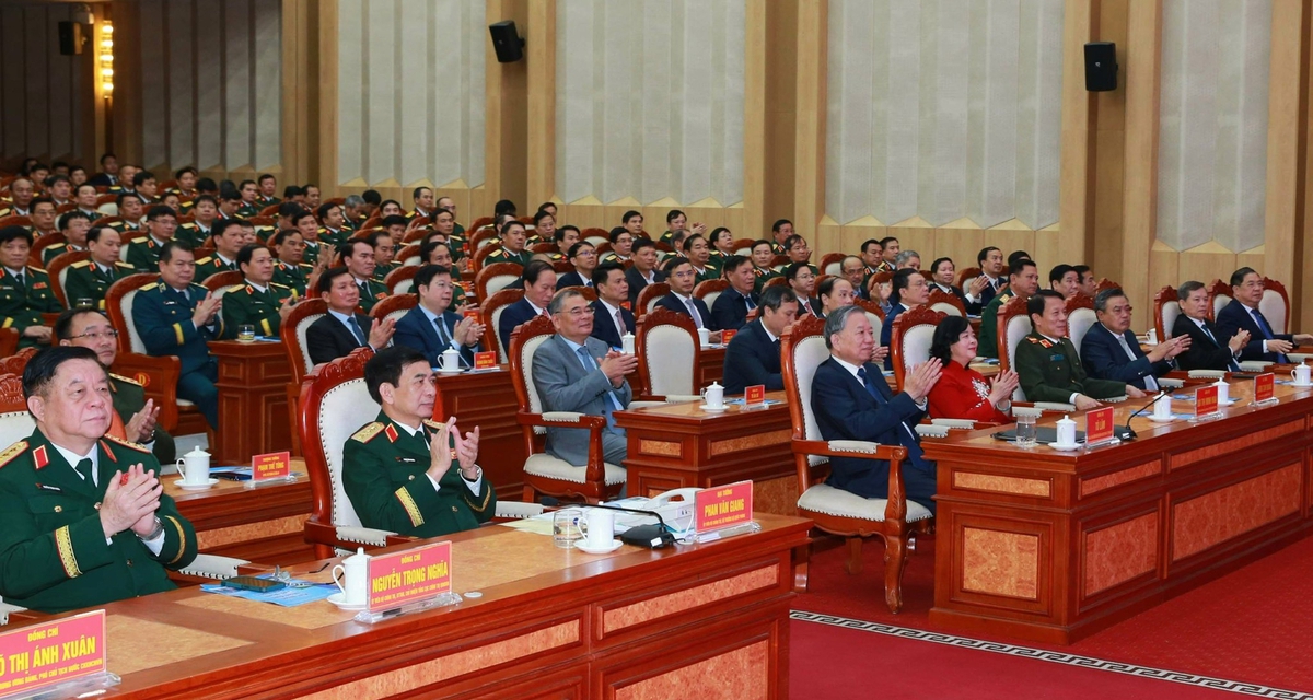 Quân chủng Hải quân đón nhận danh hiệu Anh hùng Lực lượng vũ trang nhân dân lần thứ 3- Ảnh 5. Quân chủng Hải quân đón nhận danh hiệu Anh hùng Lực lượng vũ trang nhân dân lần thứ 3- Ảnh 5.