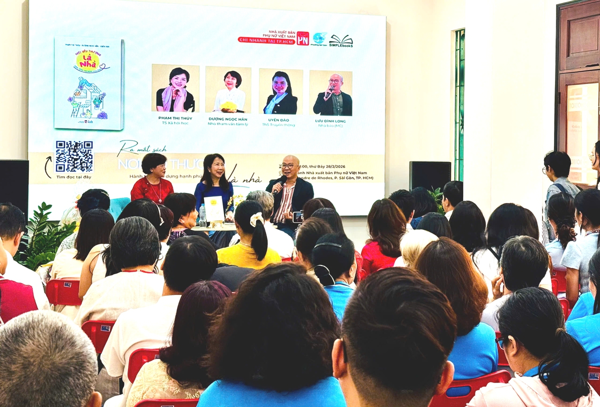 Đông đảo độc giả cùng tham dự toạ đàm ra mắt sách Đông đảo độc giả cùng tham dự toạ đàm ra mắt sách