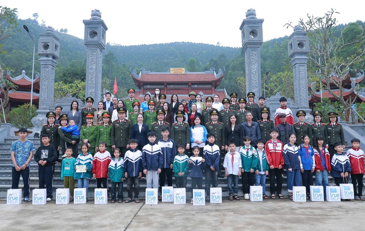 Phụ nữ Công an nhân dân lan tỏa các hoạt động ý nghĩa dịp đầu Xuân mới- Ảnh 4.