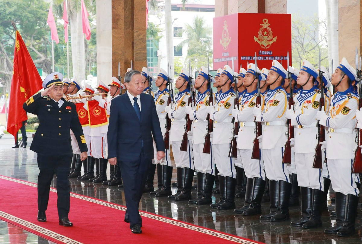 Quân chủng Hải quân đón nhận danh hiệu Anh hùng Lực lượng vũ trang nhân dân lần thứ 3- Ảnh 1. Quân chủng Hải quân đón nhận danh hiệu Anh hùng Lực lượng vũ trang nhân dân lần thứ 3- Ảnh 1.