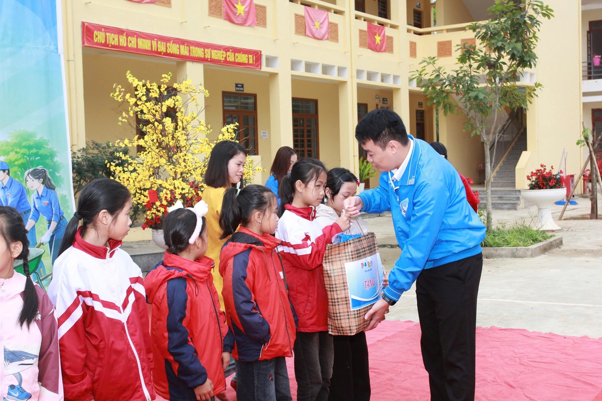Lạng Sơn: Khởi động "Tháng thanh niên" 2026 và hưởng ứng Tết trồng cây xuân Bính Ngọ- Ảnh 2.