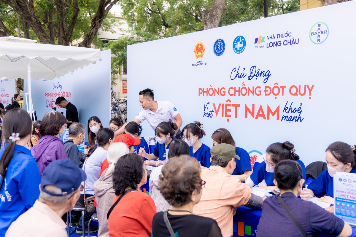 Hợp tác công - tư vì sức khỏe cộng đồng: Long Châu, Bayer và Cục Phòng bệnh chung tay phòng chống đột quỵ
- Ảnh 4.