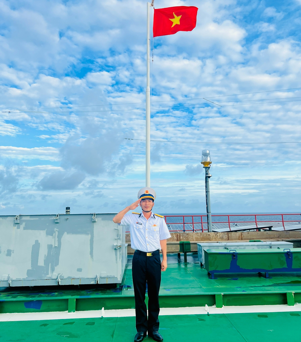 Trung tá Nhà giàn DK1 được tuyên dương Bí thư Chi bộ xuất sắc toàn quốc- Ảnh 1.