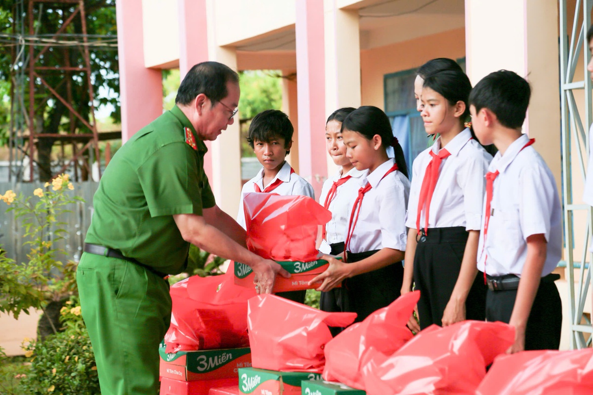 Phát huy phong trào "Ba nhất" trong khối trường Công an nhân dân- Ảnh 4.