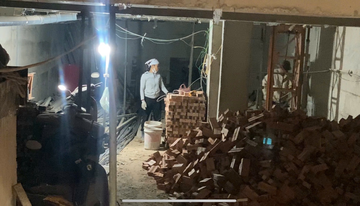 Hà Nội: Cụ bà 77 tuổi "kêu cứu" trong căn nhà lún, nứt vì hàng xóm thi công- Ảnh 8.