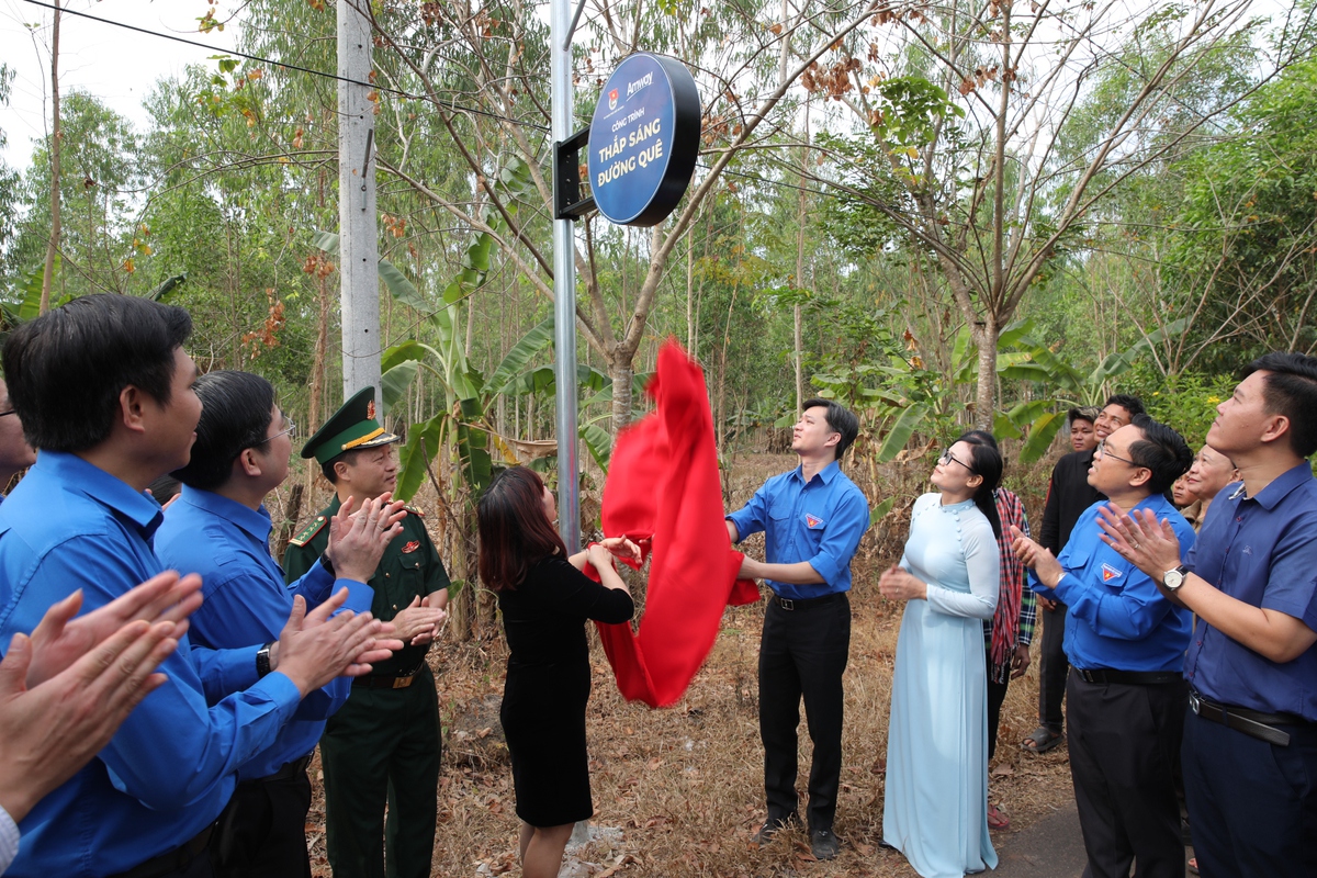 
Amway Việt Nam phối hợp với Trung ương Đoàn thực hiện công trình "Lũy tre biên giới" tại Đồng Nai- Ảnh 2.