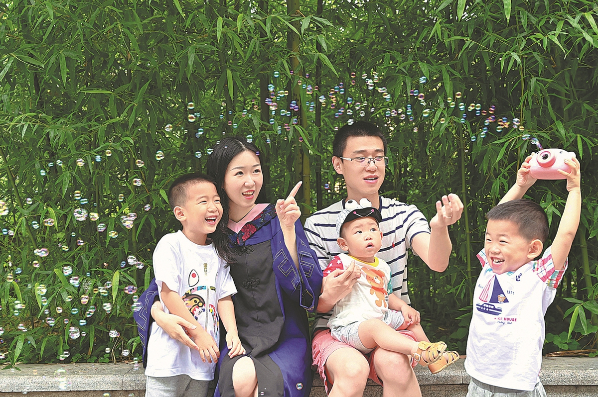 Từ năm 2026 Trung Quốc sẽ mở rộng chương trình bảo hiểm y tế quốc gia để chi trả toàn bộ chi phí sinh con cho người dân Nguồn: Chinadaily.com.cn Từ năm 2026 Trung Quốc sẽ mở rộng chương trình bảo hiểm y tế quốc gia để chi trả toàn bộ chi phí sinh con cho người dân Nguồn: Chinadaily.com.cn