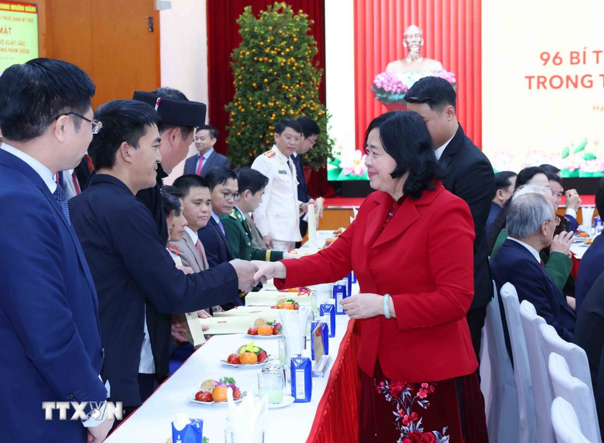 Thường trực Ban Bí thư Trần Cẩm Tú gặp mặt 96 Bí thư chi bộ xuất sắc- Ảnh 4.