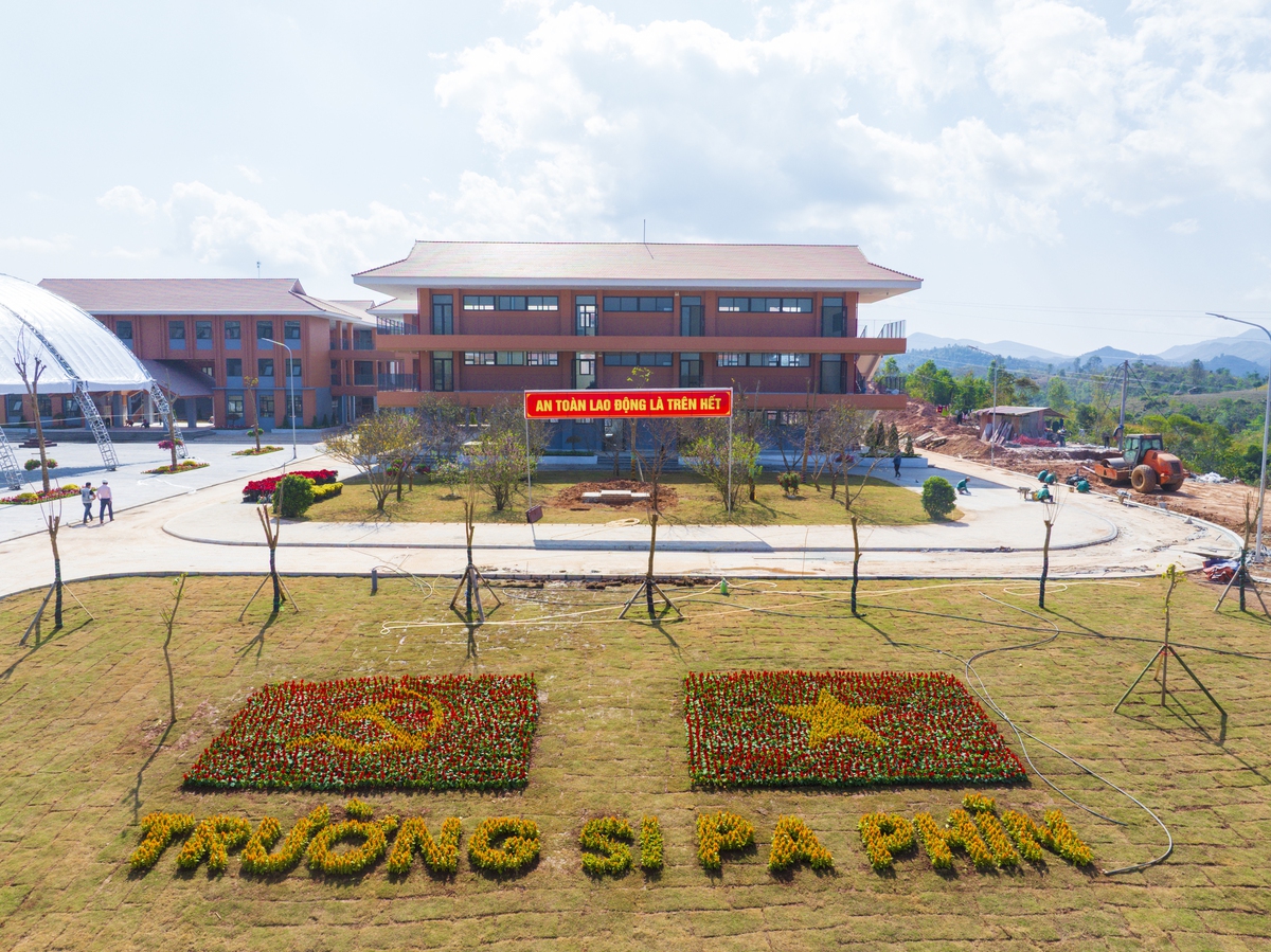 Cận cảnh phòng học "5 sao" tại trường liên cấp chuẩn quốc tế đầu tiên vùng biên giới Điện Biên- Ảnh 1.