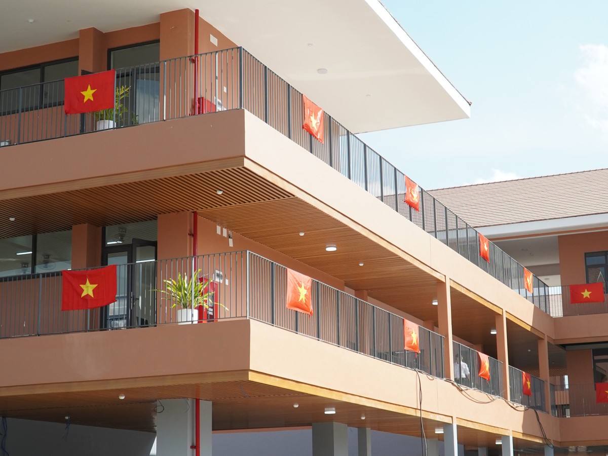 Cận cảnh phòng học "5 sao" tại trường liên cấp chuẩn quốc tế đầu tiên vùng biên giới Điện Biên- Ảnh 3.