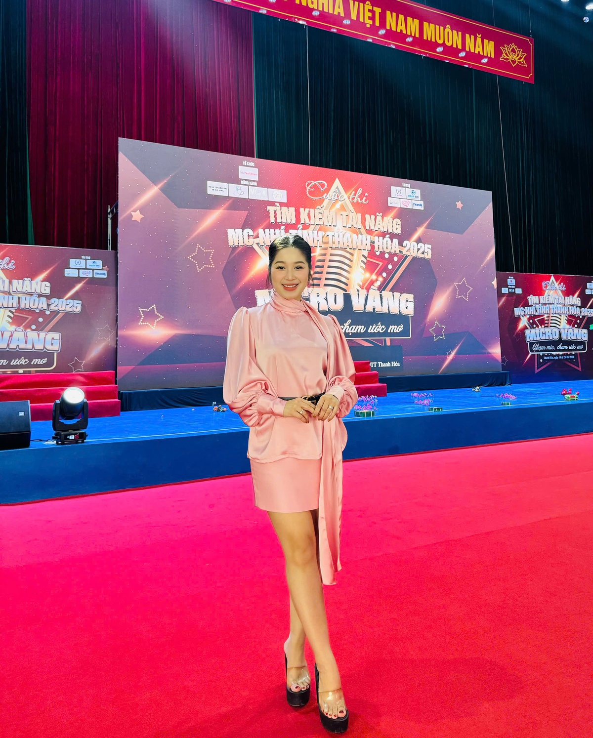 TS. Đỗ My Lam & ca sĩ nhí Tạ Lam Ngọc: 2 thế hệ, 1 hành trình rạng danh âm nhạc xứ Thanh- Ảnh 3.