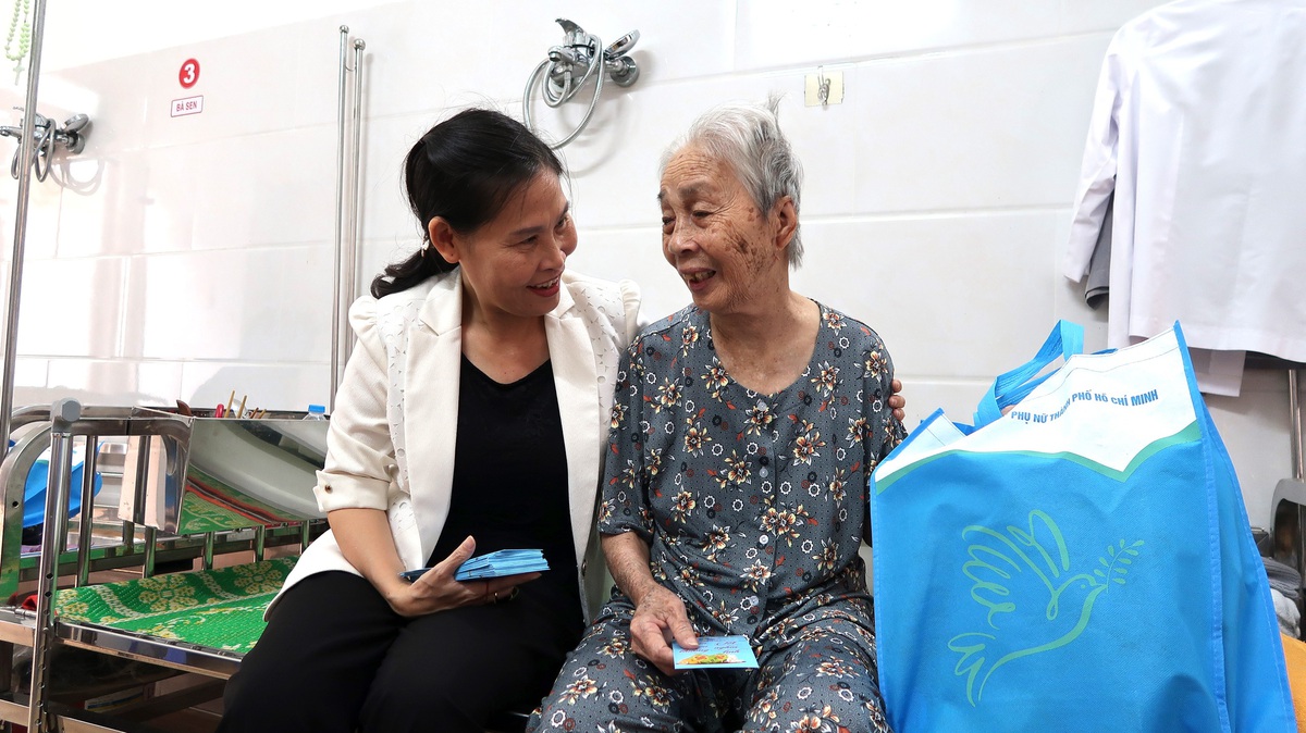 "Xuân yêu thương" đến với gần 100 cụ già neo đơn- Ảnh 2.