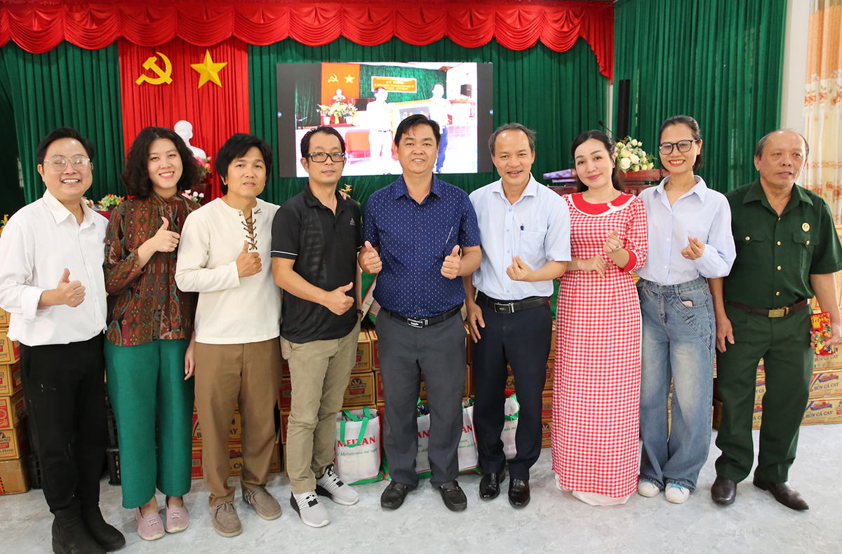 TPHCM: Mang xuân yêu thương đến với thương bệnh binh Long Đất- Ảnh 5.