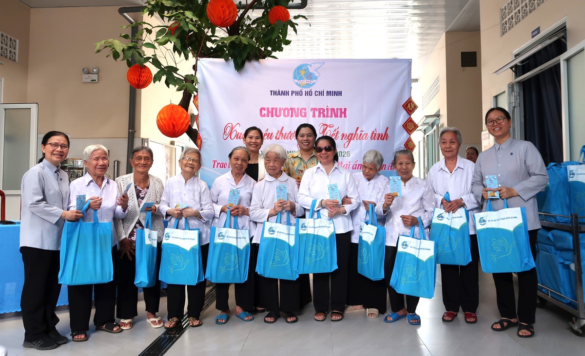 "Xuân yêu thương" đến với gần 100 cụ già neo đơn- Ảnh 1.