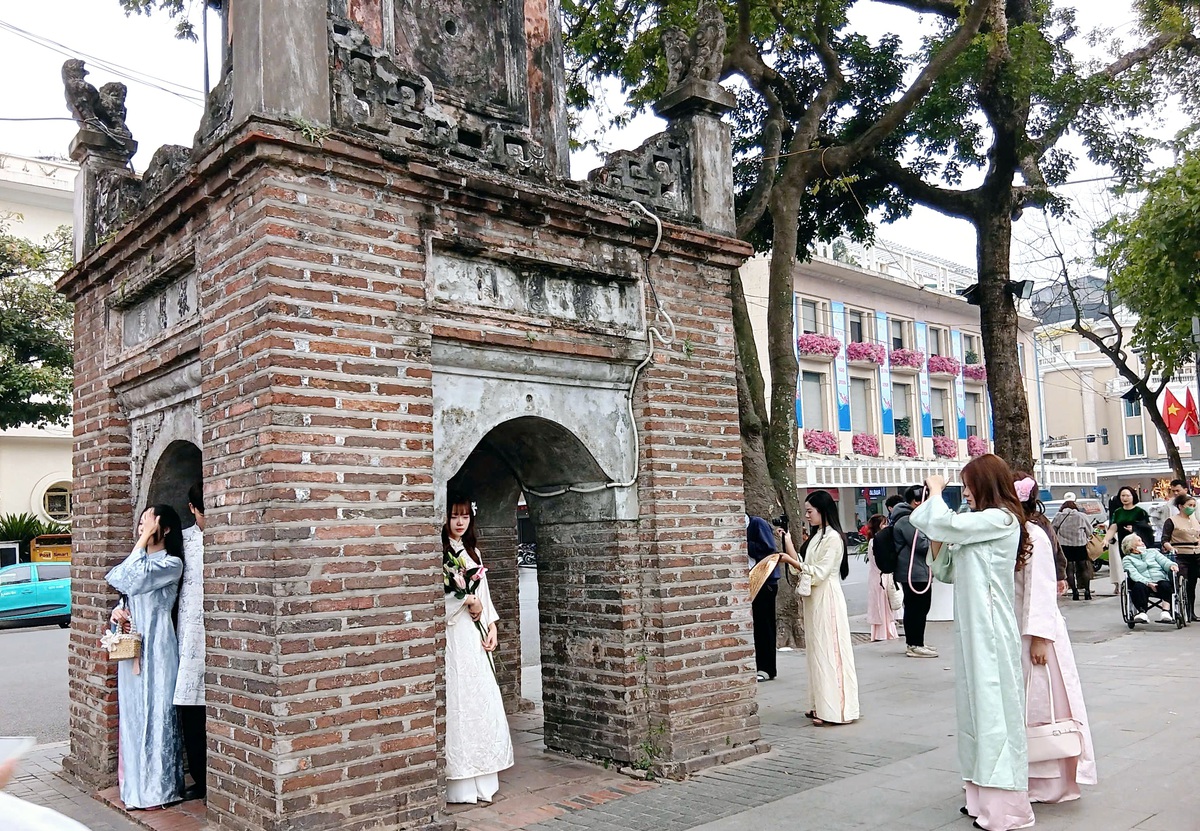 Sắc xuân riêng của Hà Nội trước thềm năm mới- Ảnh 1.