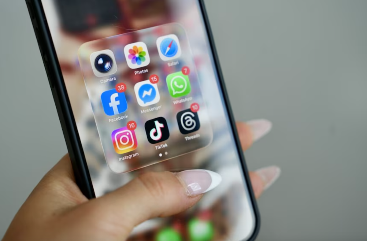 Tây Ban Nha trở thành quốc gia châu Âu đầu tiên cấm mạng xã hội với trẻ dưới 16 tuổi- Ảnh 2.