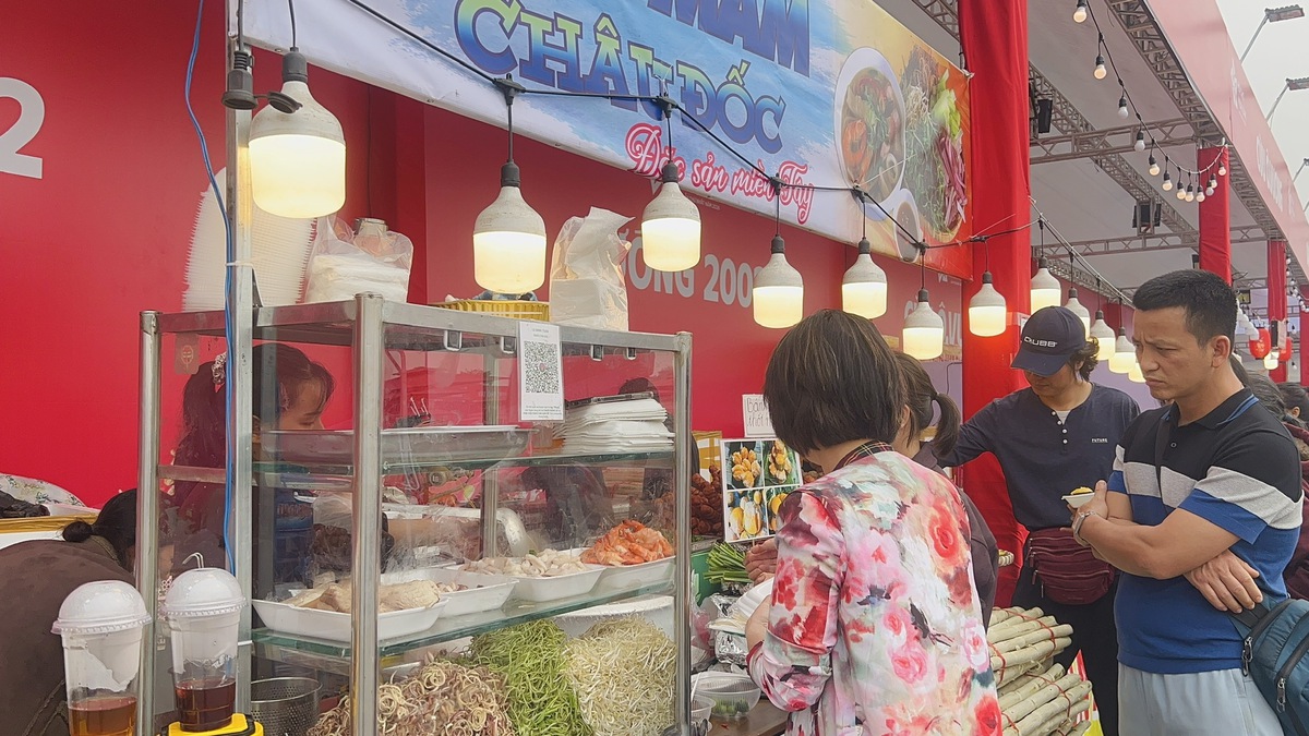 Kích cầu tiêu dùng Tết tại Hội chợ Mùa Xuân lần thứ nhất - Ảnh 5.