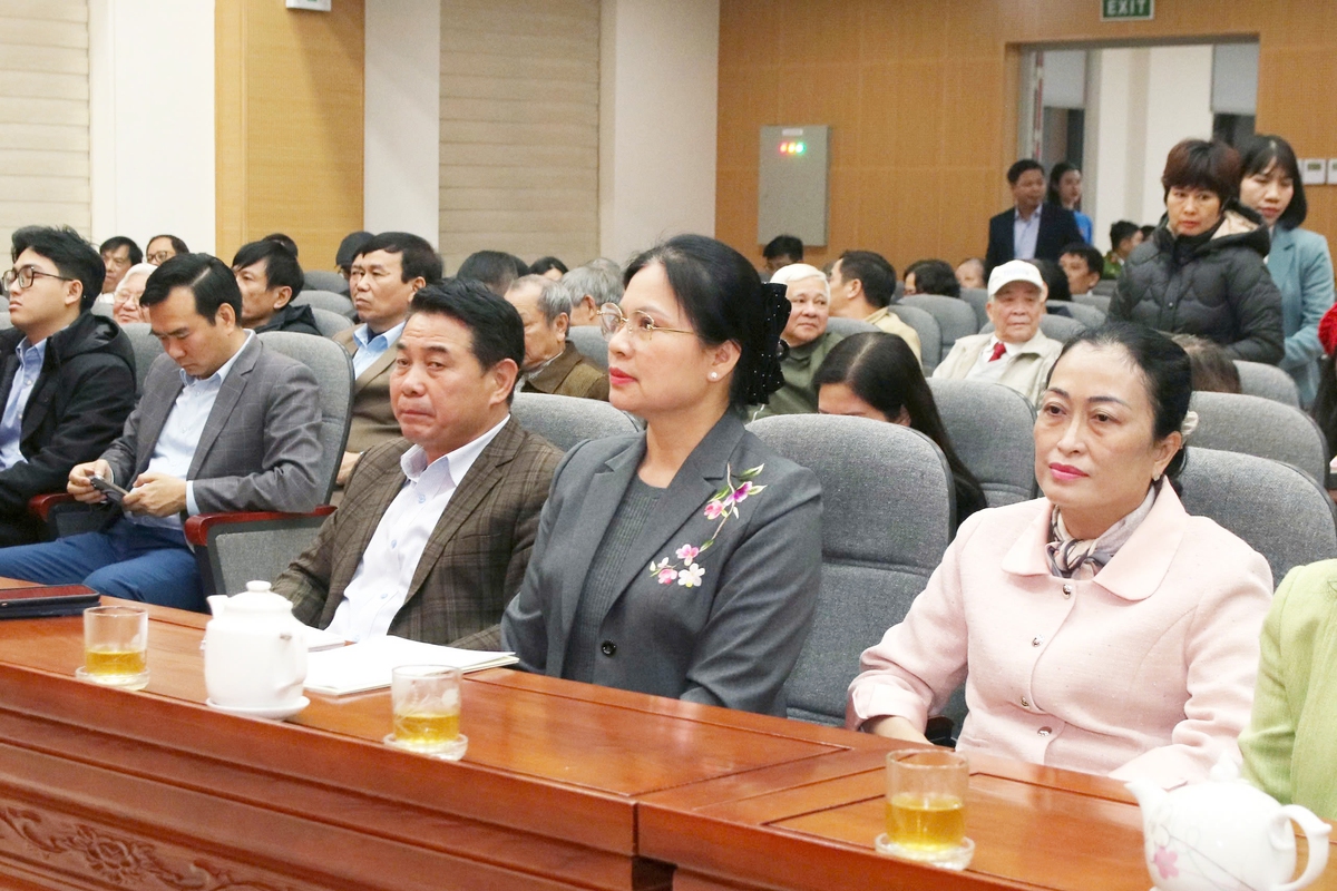 Chủ tịch UBTƯ MTTQ Việt Nam Bùi Thị Minh Hoài dự Hội nghị lấy ý kiến cử tri nơi cư trú đối với người ứng cử đại biểu Quốc hội khóa XVI- Ảnh 2.