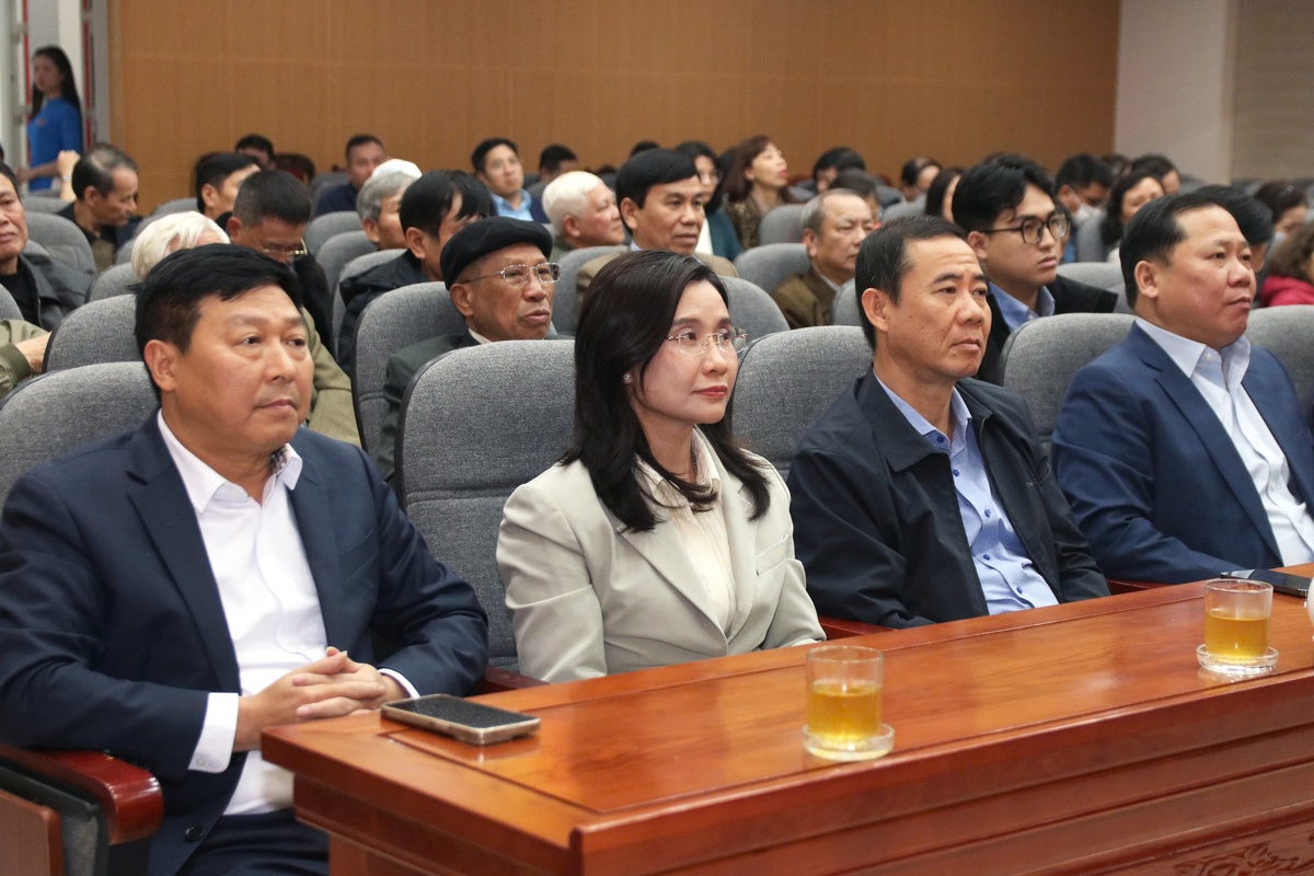 Chủ tịch UBTƯ MTTQ Việt Nam Bùi Thị Minh Hoài dự Hội nghị lấy ý kiến cử tri nơi cư trú đối với người ứng cử đại biểu Quốc hội khóa XVI- Ảnh 3.