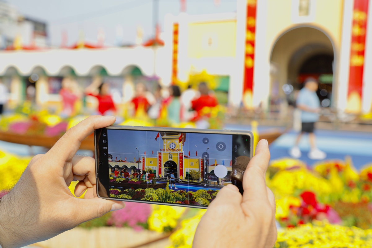 Chợ Bến Thành tấp nập người check-in đón Xuân- Ảnh 10.