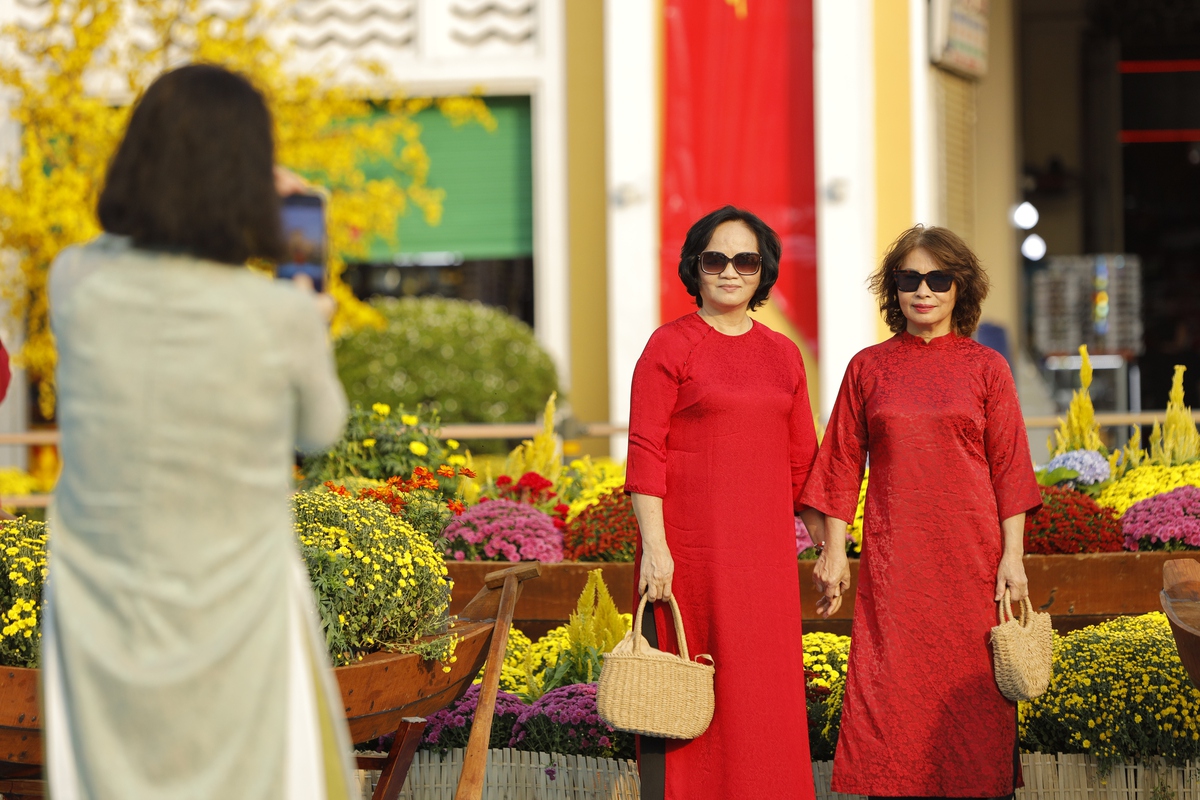 Chợ Bến Thành tấp nập người check-in đón Xuân- Ảnh 5.