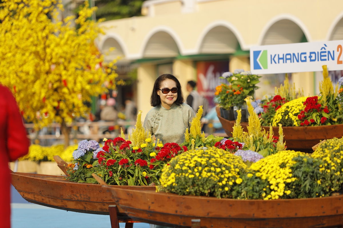 Chợ Bến Thành tấp nập người check-in đón Xuân- Ảnh 6.