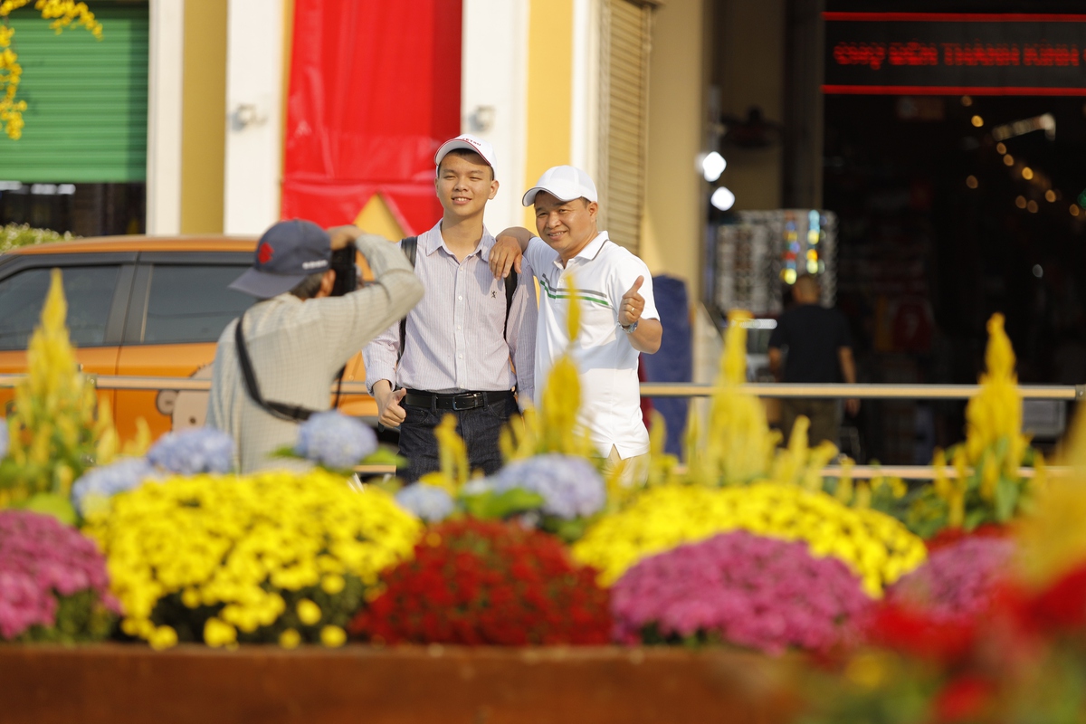 Chợ Bến Thành tấp nập người check-in đón Xuân- Ảnh 9.