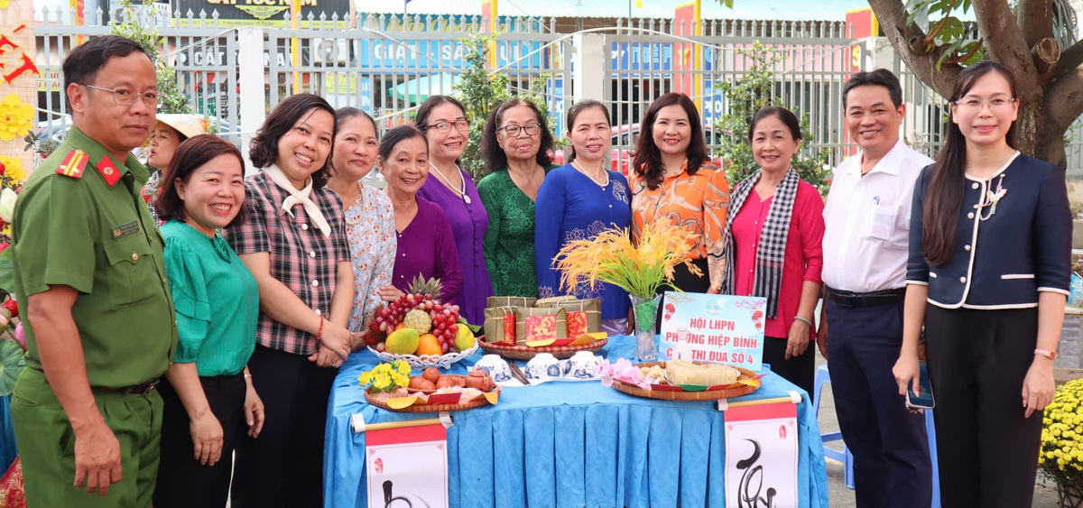 TPHCM: Phụ nữ Hiệp Bình gói bánh chưng, bánh tét gửi đến người khó khăn- Ảnh 6.