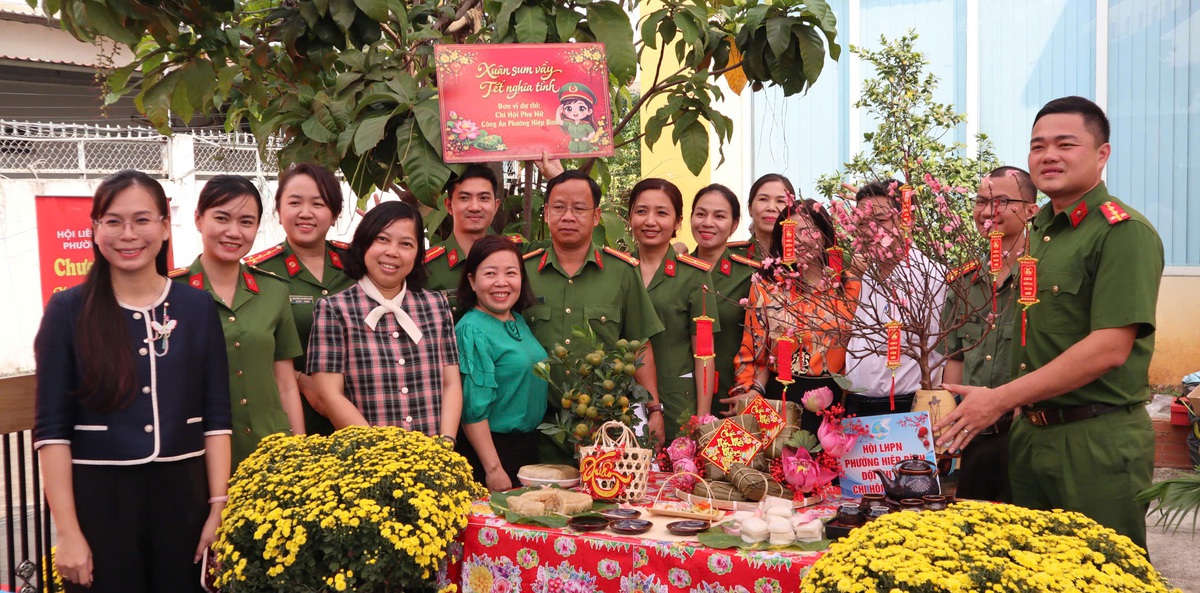 TPHCM: Phụ nữ Hiệp Bình gói bánh chưng, bánh tét gửi đến người khó khăn- Ảnh 9.