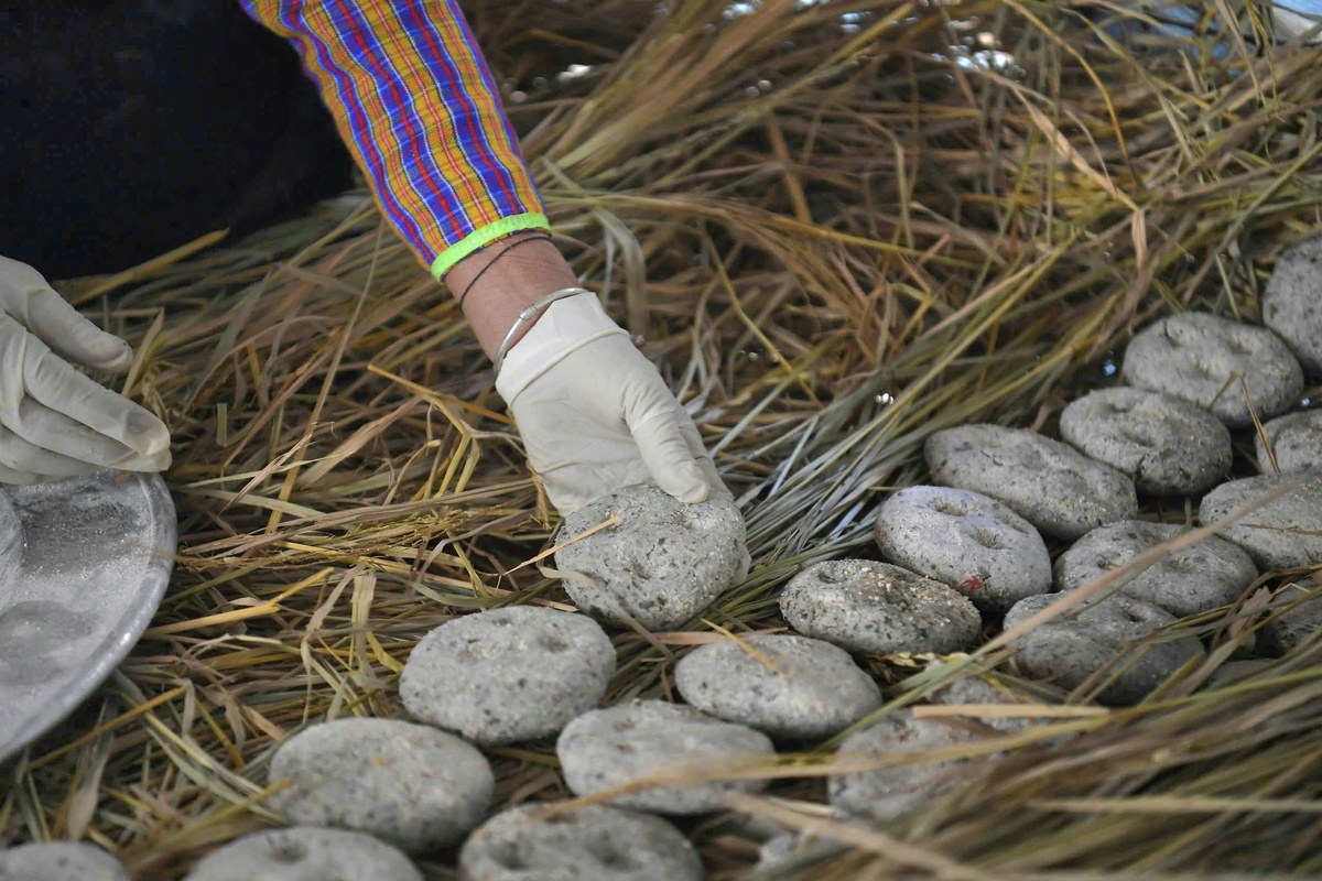 Độc đáo hương vị núi rừng trong bánh men lá đón Tết của đồng bào vùng cao- Ảnh 10.