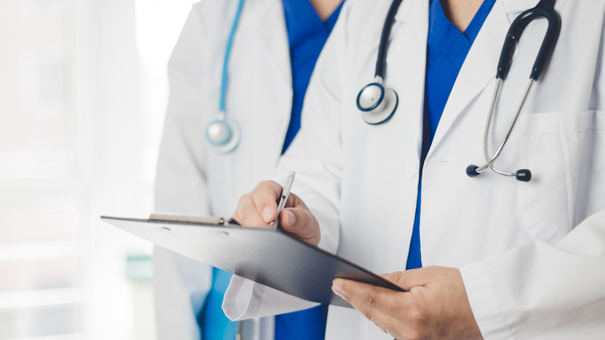 Hà Nội ban hành chính sách hút nhân tài y tế, hỗ trợ tới 1.000 lần lương tối thiểu- Ảnh 1.