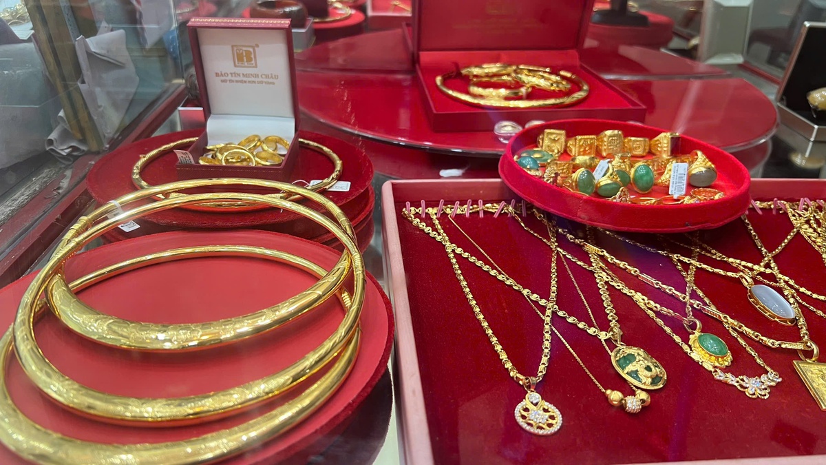 Vàng leo thang, cưới hỏi bớt 