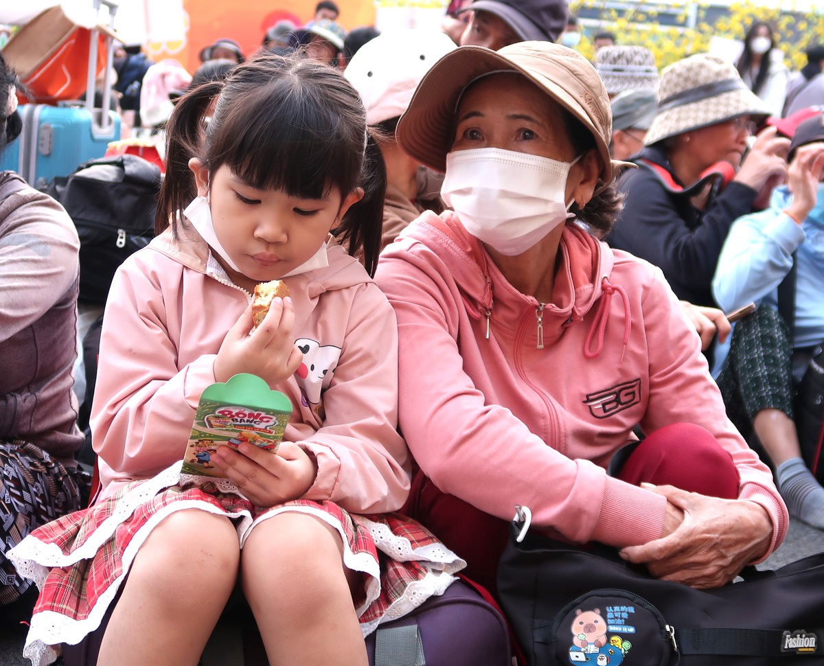 Những "chuyến xe mùa xuân" chở 2.000 sinh viên, người lao động về quê đón Tết- Ảnh 2.