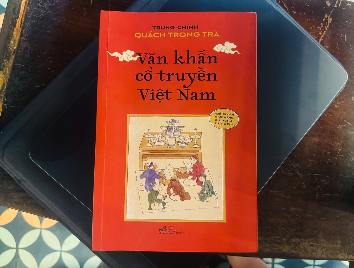 Sách Văn khấn cổ truyền Việt Nam. Ảnh: Hồ Lam