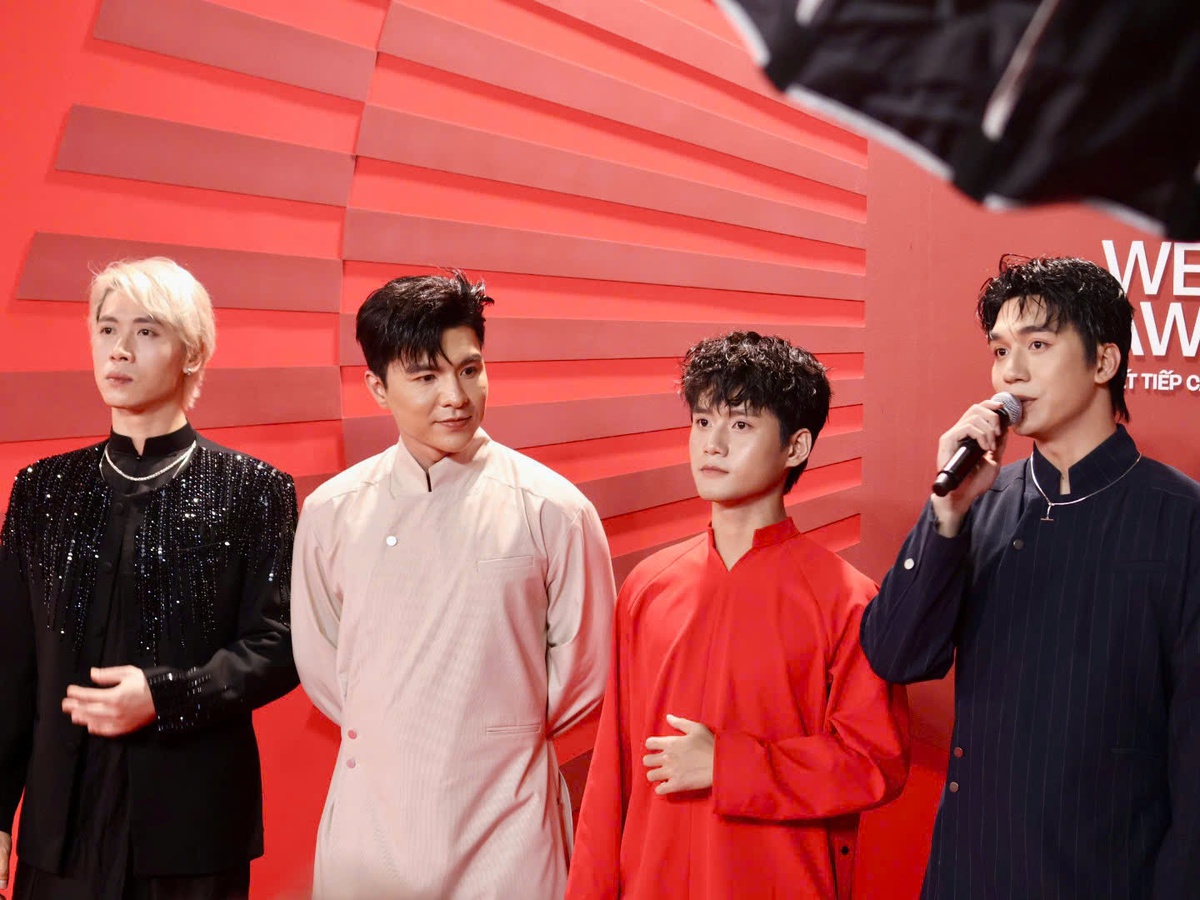 Các diễn viên phim "Mưa đỏ". Ảnh: Hồ Lam