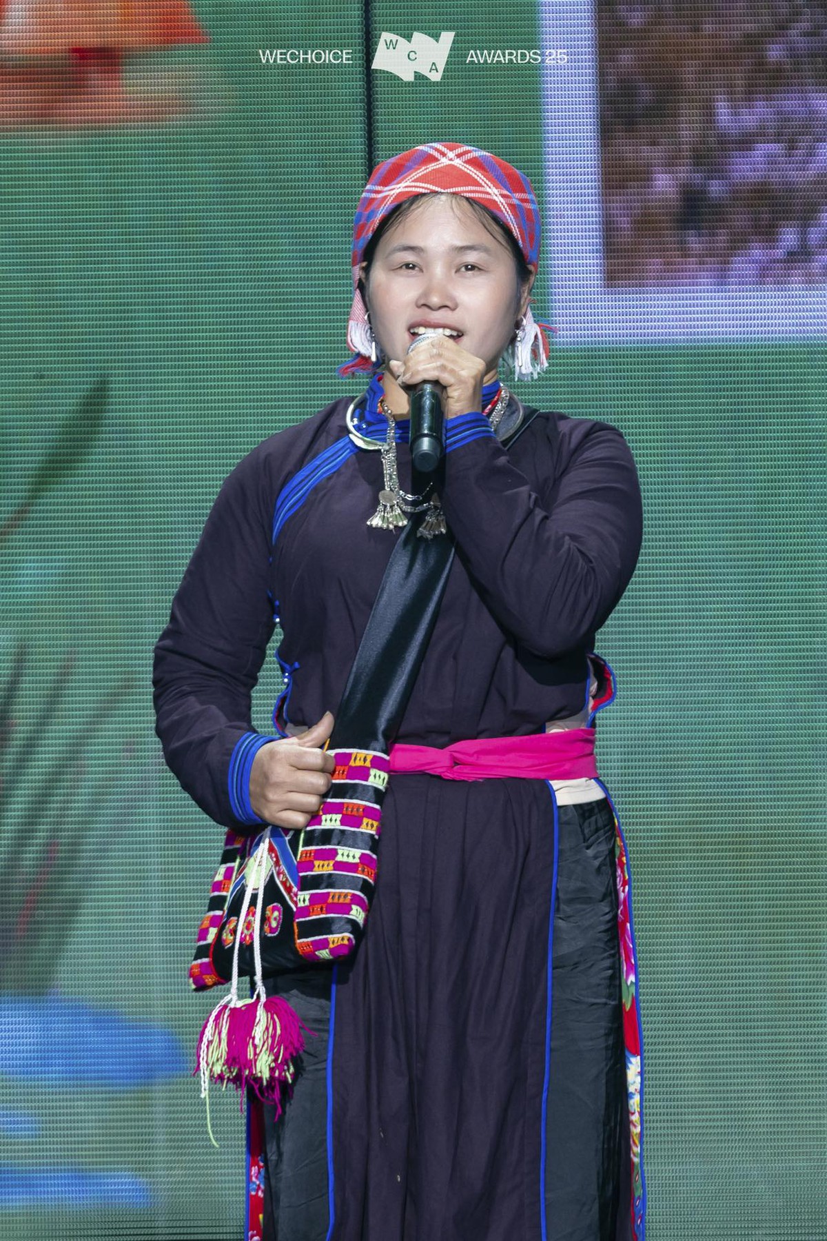 Chị Vàng Thị Thông phát biểu tại lễ trao giải