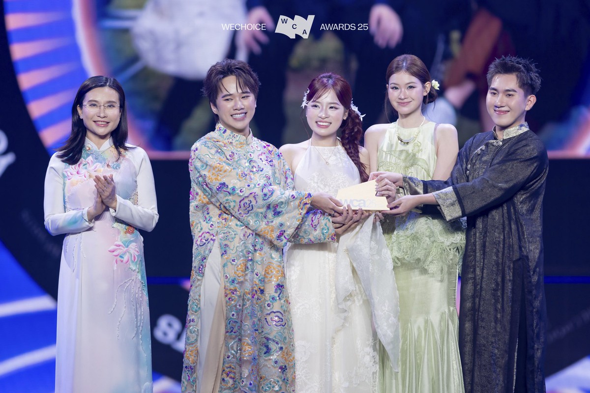 Vũ trụ Hồng Thơ nhận giải Young Projects