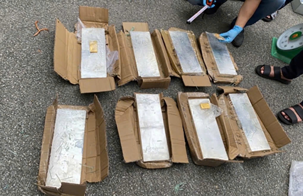 Triệt phá đường dây buôn lậu hàng tấn vàng, bạc xuyên biên giới- Ảnh 1.